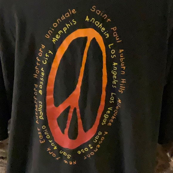 PRINCE  Tshirt & Concert Book + 1 - Picture 2 of 9